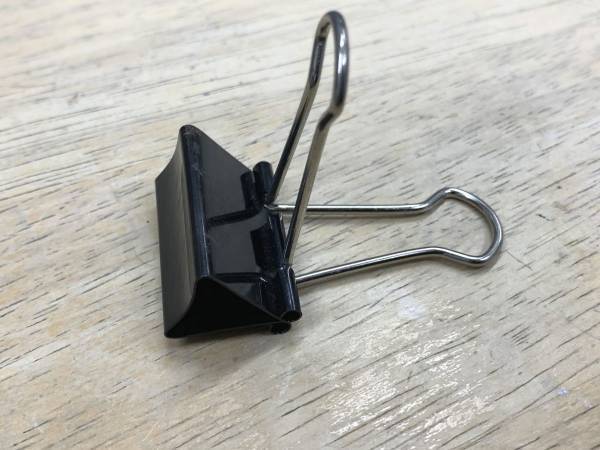 ダブルクリップの意外な活用法に「こんな使い方が」　アレを絞り出す時に便利…？