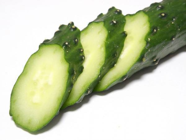 しなびたキュウリがシャキシャキに復活　意外な方法に「ぞくぞくした」「これすごい」