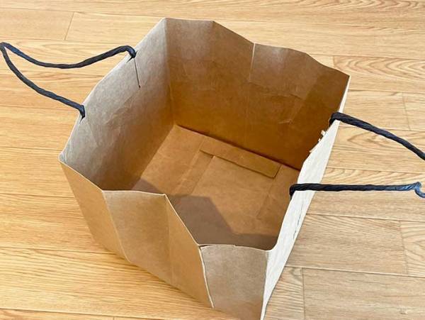 不器用でもできる、紙袋に物が入らない時の対処法　「あまりにも簡単」「これは使える」