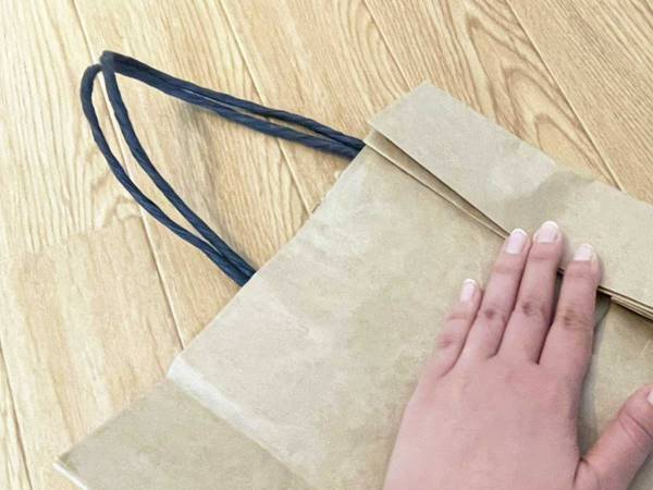 不器用でもできる、紙袋に物が入らない時の対処法　「あまりにも簡単」「これは使える」