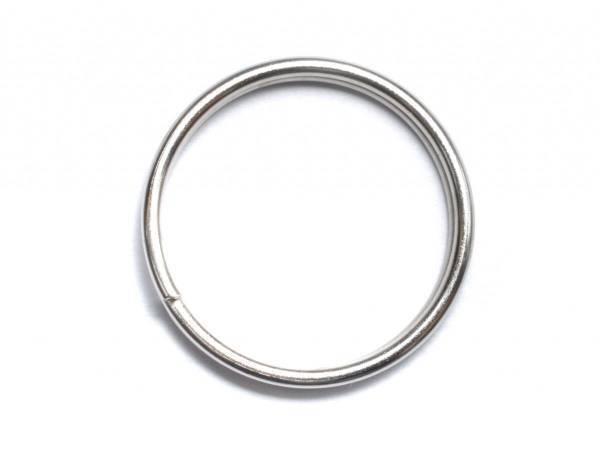 固すぎるキーリング　爪を痛めない鍵の取り付け方に「おおー！」「天才」