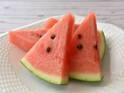 「これならやれそう」「すご！」　スイカの種が簡単に取り除ける切り方