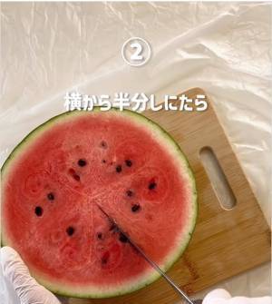 「これならやれそう」「すご！」　スイカの種が簡単に取り除ける切り方