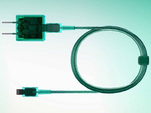 ファミリーマート新発売のスマホ充電器　「やたら懐かしい」とネットで話題に