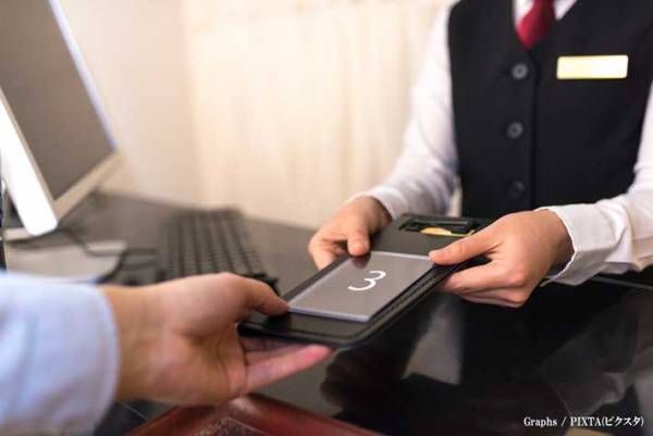 「お客様の中に学生の方はいますか？」　尋ねた理由を盛大に言い間違えてしまい…？