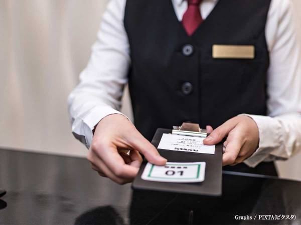 「お客様の中に学生の方はいますか？」　尋ねた理由を盛大に言い間違えてしまい…？