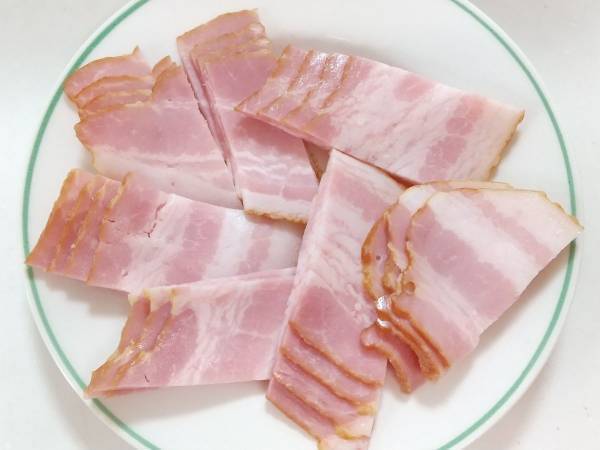 冷凍ベーコンがくっ付かなくなるには？　目からウロコのアイディアに「これ便利！」