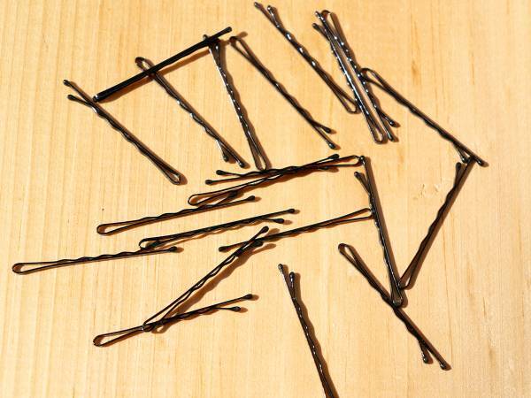 『余ったヘアピン』はこう使う！　使い方３選に「これすごい！」「声が出た」