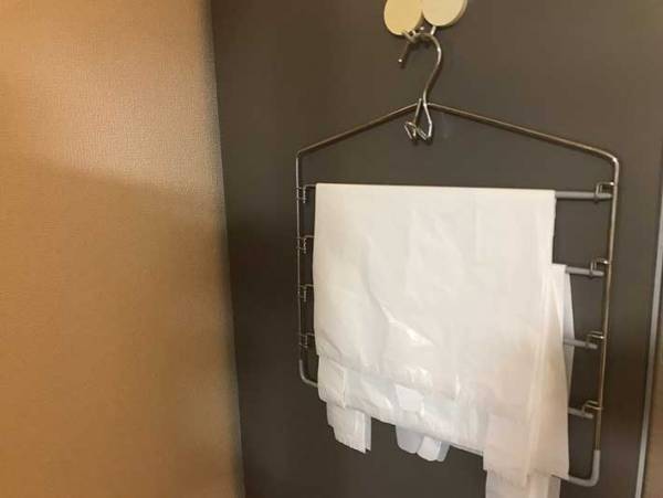 ニトリで見つけた『すべりにくいハンガー』　思わぬ活用法に「我ながら名案」「取り出しやすい」