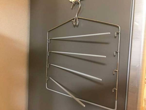 ニトリで見つけた『すべりにくいハンガー』　思わぬ活用法に「我ながら名案」「取り出しやすい」