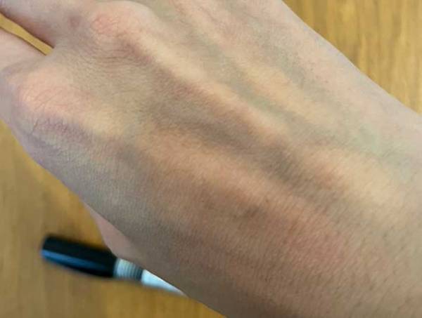 肌に付いた油性ペン　秒で落とす方法とは？　「すごく簡単」「意外だった」