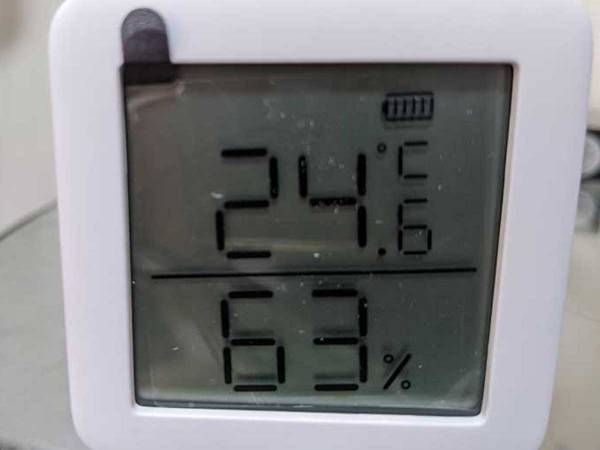 「温度と湿度の表示が変わらんなー」→「そりゃそうだ」とツッコミの嵐