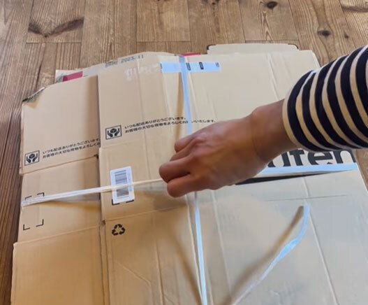 「恥ずかしい思いをせずに済みますね！」　ダンボールを縛ってゴミに出す時の裏技とは？