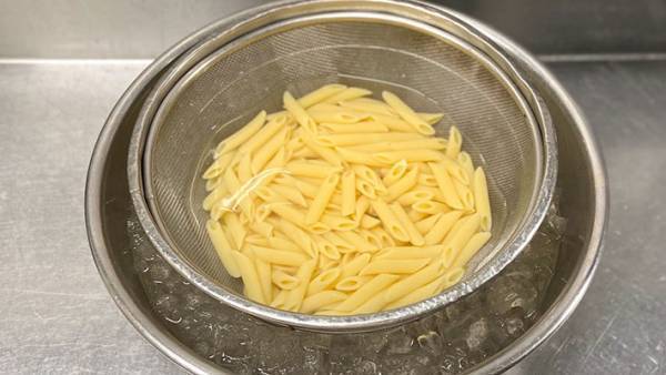 副菜や、お弁当のおかずに！　たった２つの材料で作れる『パスタサラダ』って？