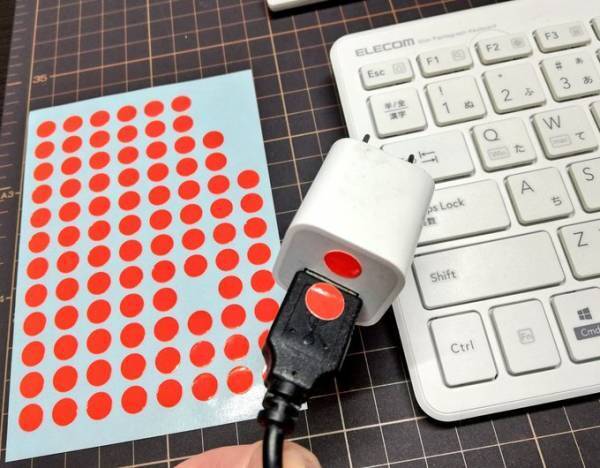 間違いやすいUSBの裏表　納得の解決策に「なるほど」「その手があったか」