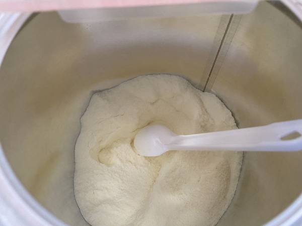 使い終わった粉ミルク缶の意外な活用法に「その手があったか！」　密閉性を活かして…？