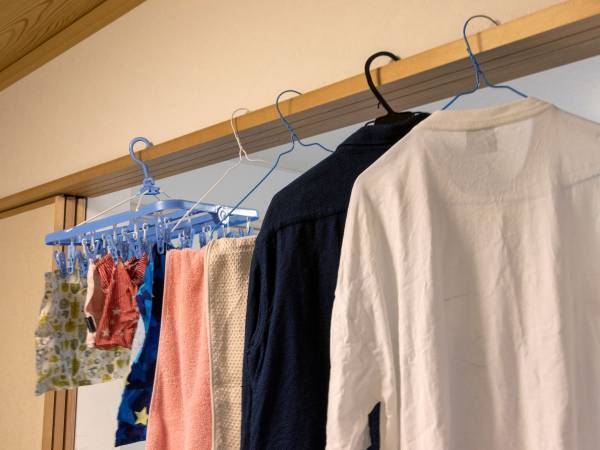 嫌な部屋干し臭　LIONが教える方法でスッキリ解決　干し方でガラリ？