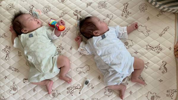 ん？コピペ…？　寝ている赤ちゃんのすぐ近くには？