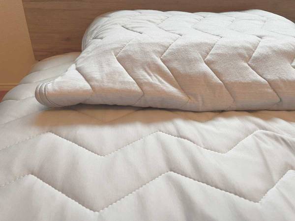 『Nクール』の敷きパッド、干し方のコツがタメになる！　用意するのは…