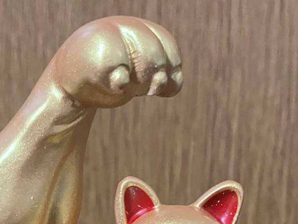 ネットショッピングで届いた『招き猫』が妙にイカツいと話題に　「爆笑した」「めっちゃ欲しい」