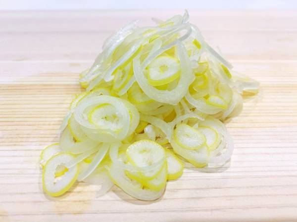 ネギの小口切り、つながらずに切るには？　画期的な裏技に「すご！」「ためになる」