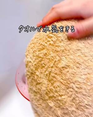 Tシャツの首元のよれ　元に戻す簡単技に「おお」「すごい！」