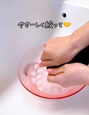 Tシャツの首元のよれ　元に戻す簡単技に「おお」「すごい！」