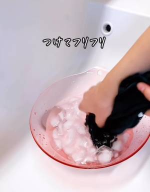 Tシャツの首元のよれ　元に戻す簡単技に「おお」「すごい！」