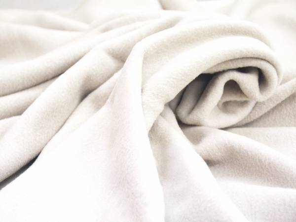 崩れにくい毛布の畳み方に「次からやる」　端をぴったり合わせず？