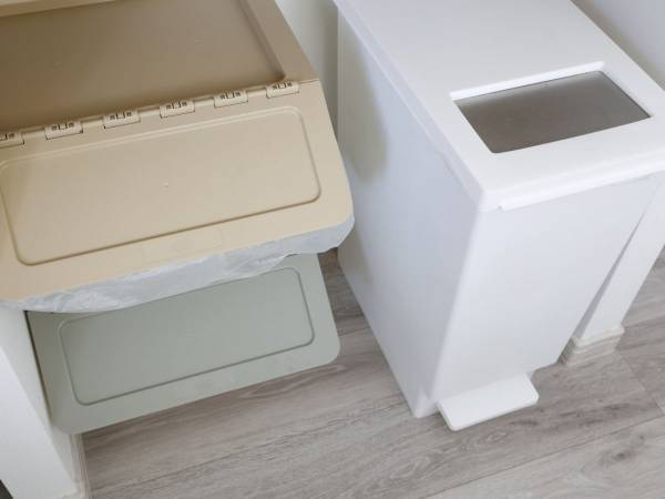 ゴミ袋を素早くセットする方法に「なんと！」「地味だけど超実用的」