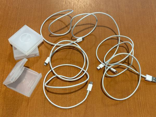 「もっと早く知りたかった…」　ごちゃごちゃになりがちなケーブルをスッキリ収納する方法！