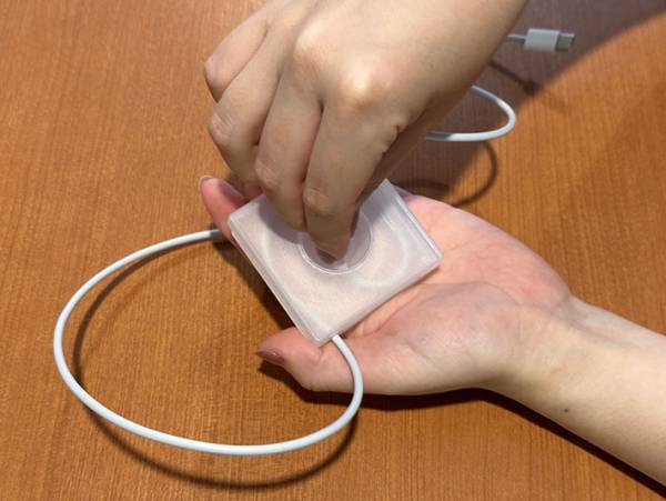 「もっと早く知りたかった…」　ごちゃごちゃになりがちなケーブルをスッキリ収納する方法！