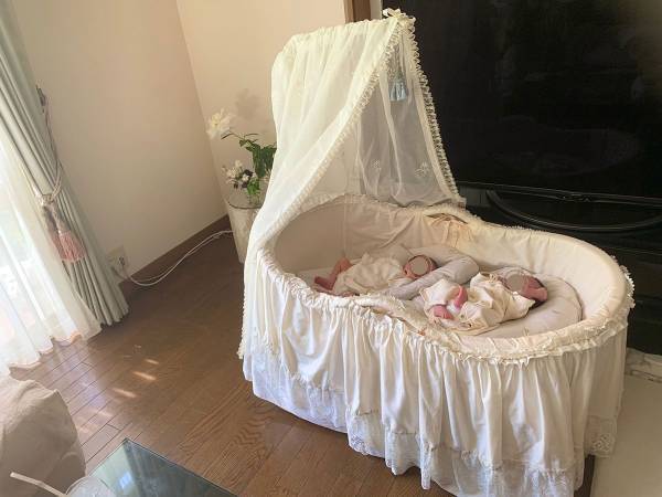 義母から贈られたベビーベッド　感動のあまり言葉を失ったその光景とは…