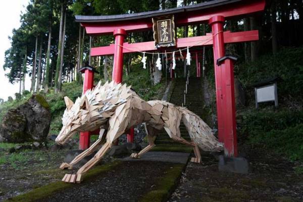 新潟・長岡の神社に現れた、『ある動物』とは…？　「ロケーションとバッチリ」「神々しい」