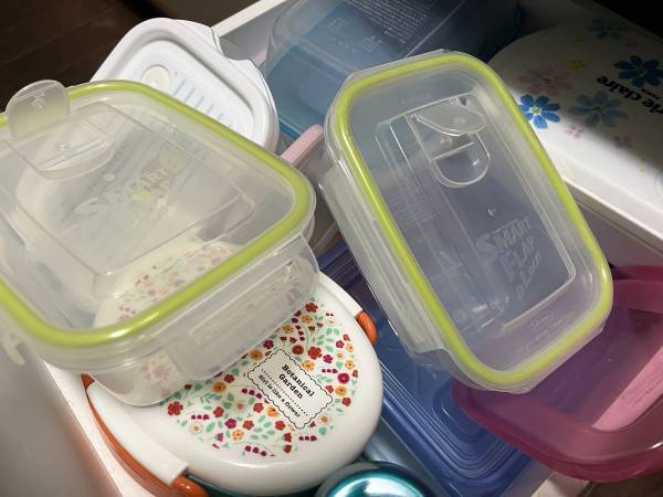 カレーの色と匂いがついたタッパー　簡単に落とす方法に「これすご！」「早速やる」