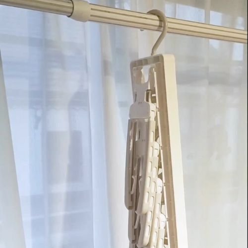 襟が伸びない優れもの　一度に８着干せるニトリのハンガーが「絶対買い」