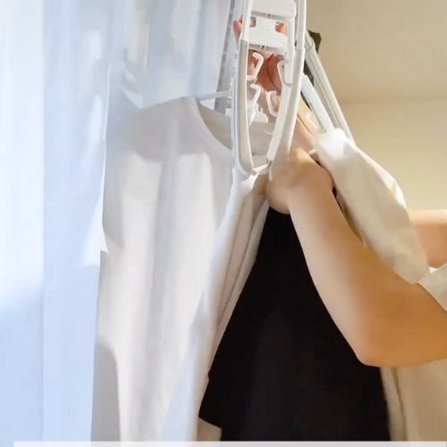 襟が伸びない優れもの　一度に８着干せるニトリのハンガーが「絶対買い」