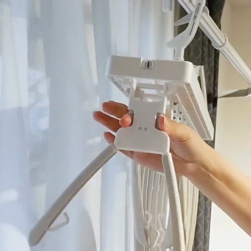 襟が伸びない優れもの　一度に８着干せるニトリのハンガーが「絶対買い」