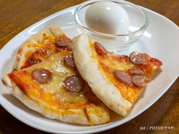 時間が経って固くなったピザ　１分で復活する方法に「マジ助かる」「今日やるわ」