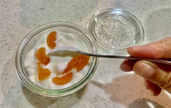夏に食べたい！　ヨーグルトに『あれ』を漬け込むだけのスイーツが、まるで…？