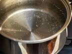 ステンレス鍋の白いモヤモヤを取る方法　ある調味料を使って…？