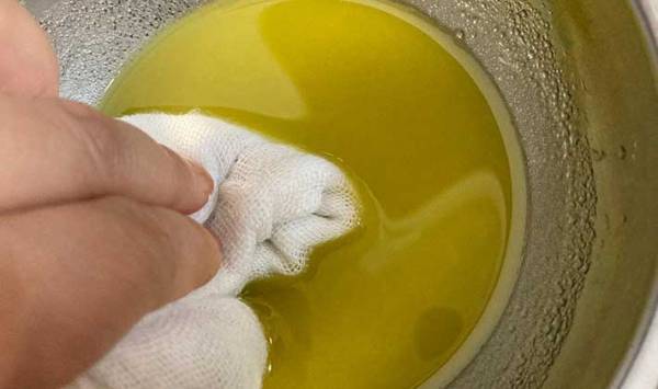 木の家具や柱のキズを目立たなくしたい！　意外すぎる２つの方法に「キズどこにあった？」「感動」