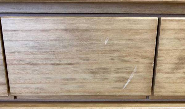 木の家具や柱のキズを目立たなくしたい！　意外すぎる２つの方法に「キズどこにあった？」「感動」