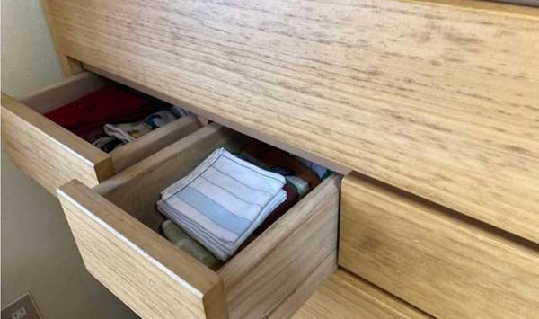 木の家具や柱のキズを目立たなくしたい！　意外すぎる２つの方法に「キズどこにあった？」「感動」