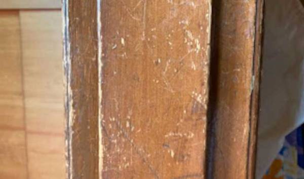 木の家具や柱のキズを目立たなくしたい！　意外すぎる２つの方法に「キズどこにあった？」「感動」