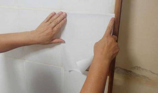 穴のあいた『１マスの障子』を簡単に張り替える方法　「これならやる」「不器用でもいける」