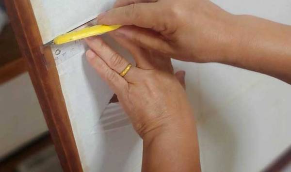 穴のあいた『１マスの障子』を簡単に張り替える方法　「これならやる」「不器用でもいける」