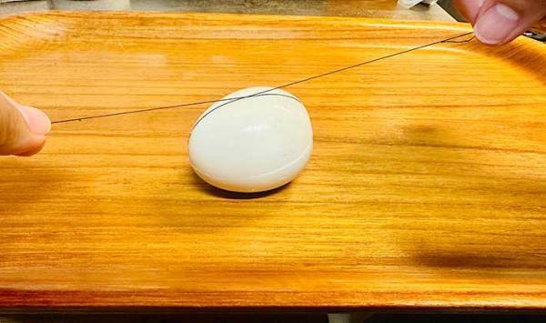 包丁を使わずにゆで卵を切る方法に「うっとり」「洗い物減った」