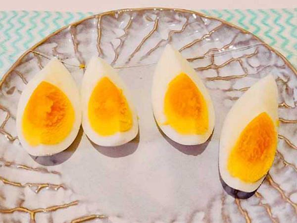 包丁を使わずにゆで卵を切る方法に「うっとり」「洗い物減った」