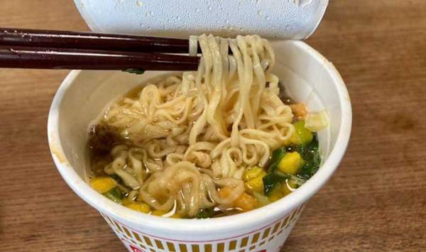 残ったカップ麺のスープ　『あれ』を加えてチンするだけで？　「うまっ」「ふわふわ」